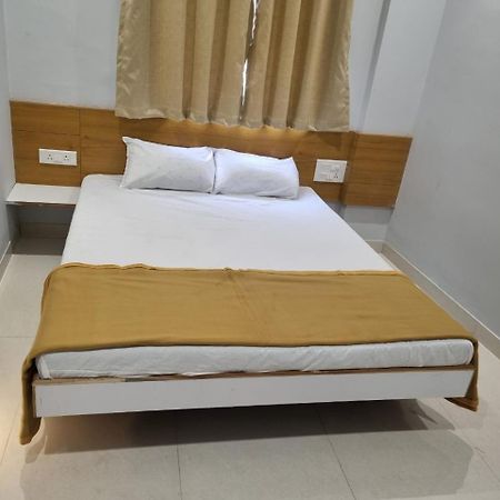 Vivanta Inn Lodge, Solapur Esterno foto