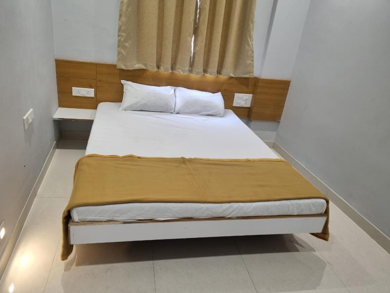 Vivanta Inn Lodge, Solapur Esterno foto