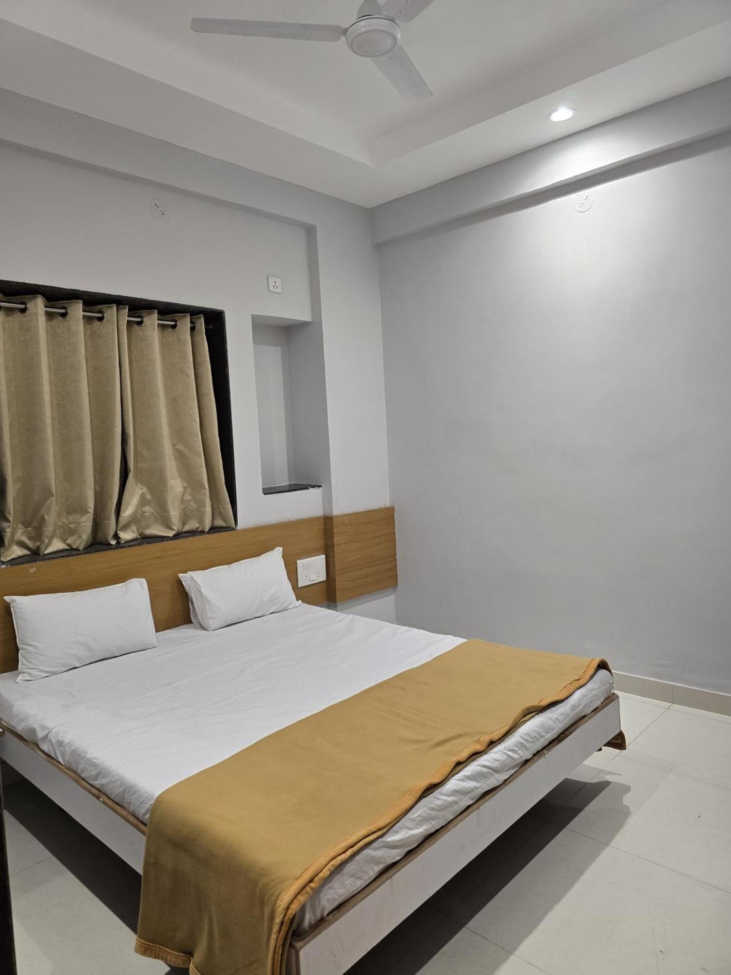 Vivanta Inn Lodge, Solapur Esterno foto