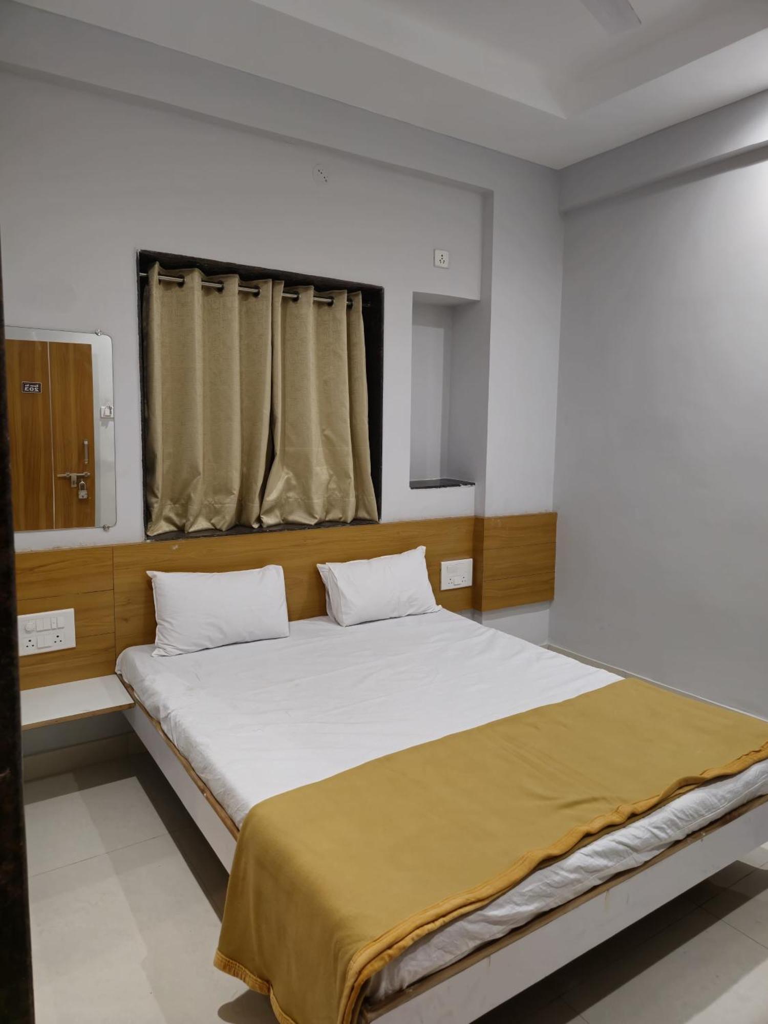 Vivanta Inn Lodge, Solapur Esterno foto