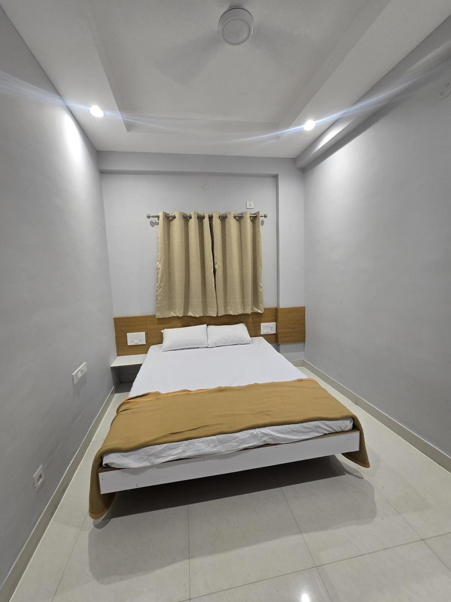 Vivanta Inn Lodge, Solapur Esterno foto