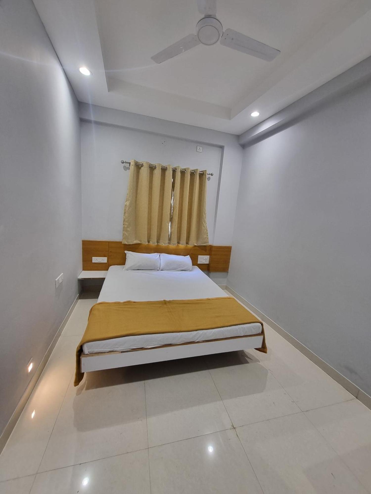 Vivanta Inn Lodge, Solapur Esterno foto