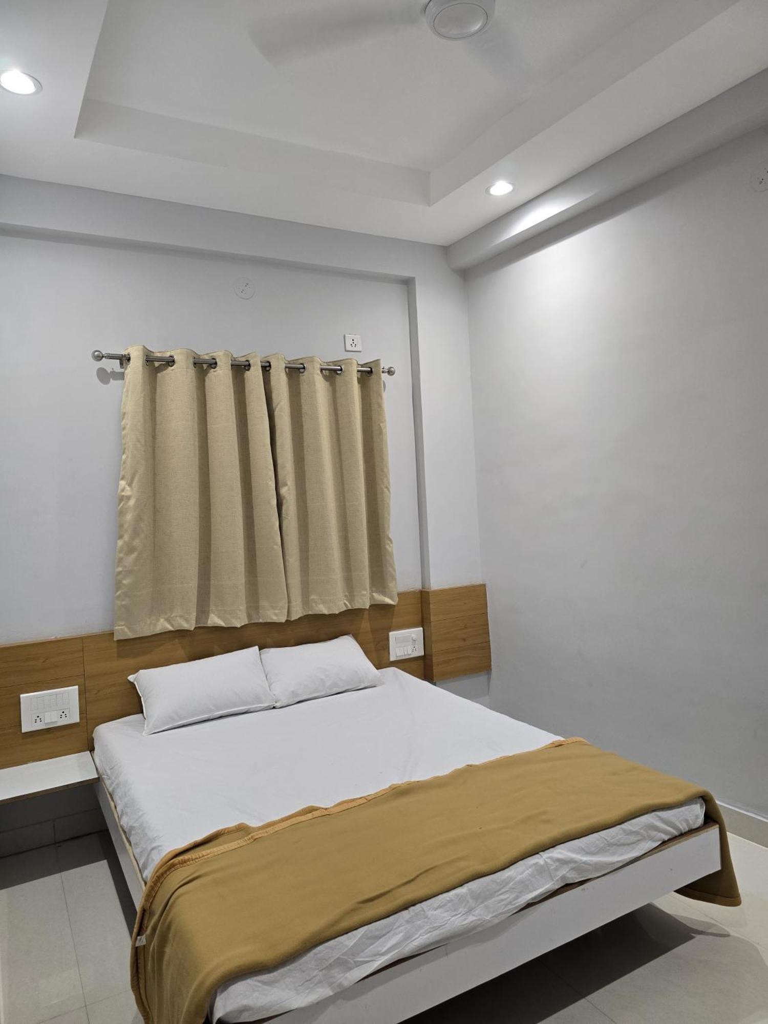 Vivanta Inn Lodge, Solapur Esterno foto